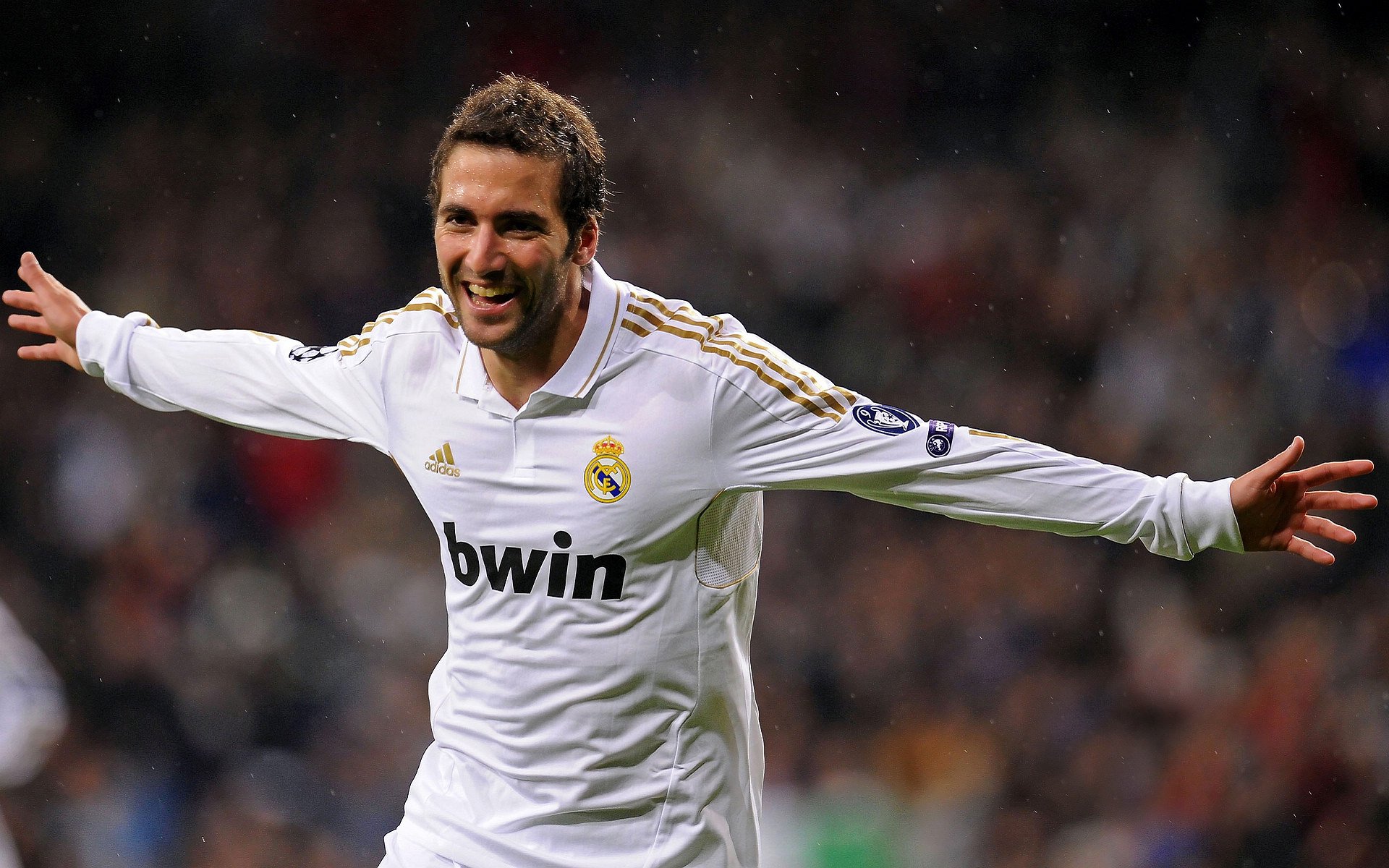 爱游戏赛事中心-“亚戈·卡尔曼的脚下技巧与团队协作，带领阿根廷美洲狮队屡创佳绩”