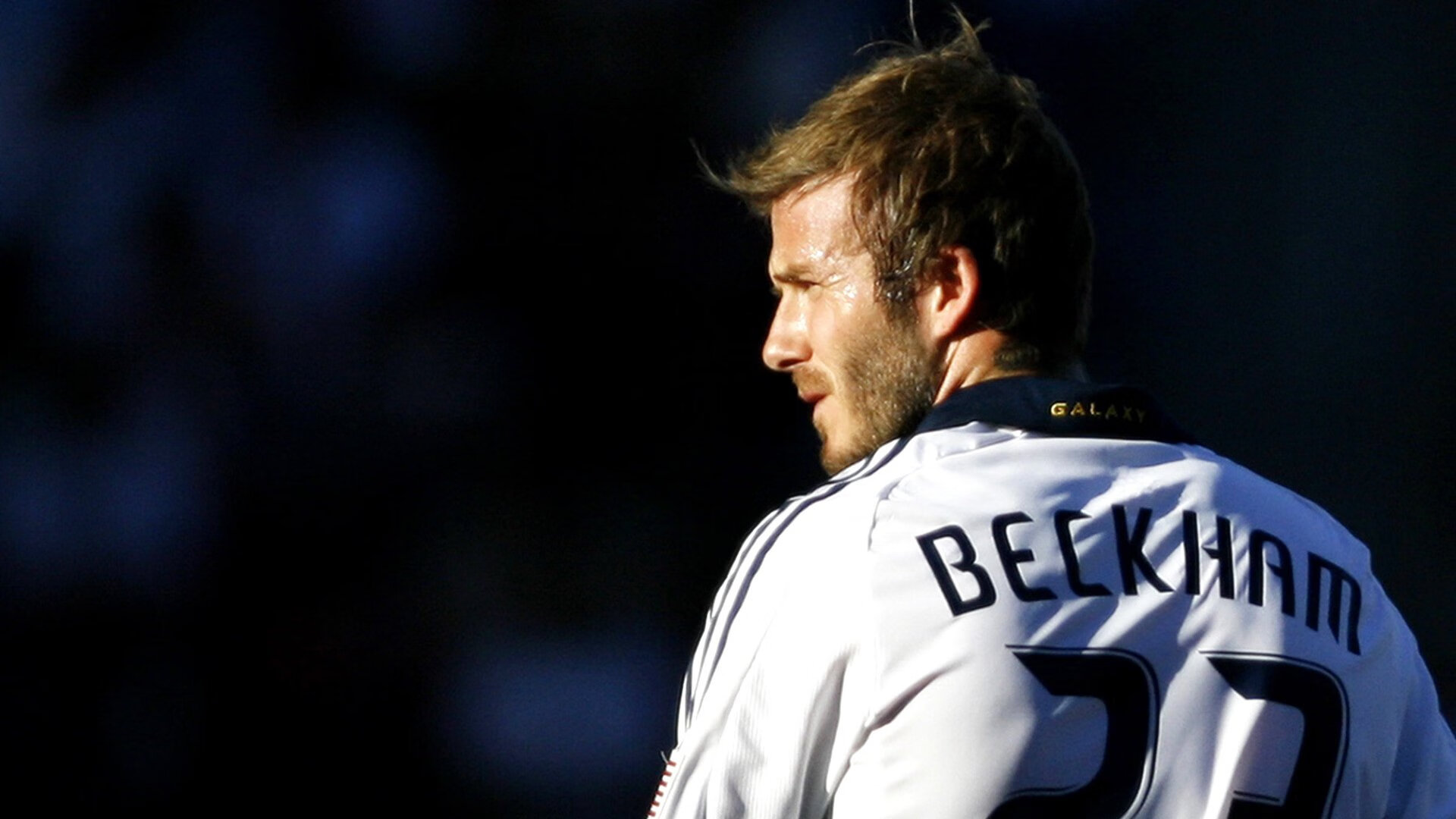 爱游戏手机版-亚历克斯·格林伍德在防守端的稳定表现，令袋鼠队防线更为坚韧